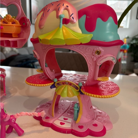 Hasbro Pink and Yellow Pony Playset - Picture 9 of 12